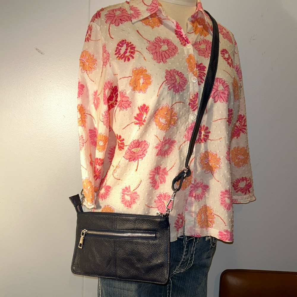 NWOT Lecxci leather crossbody / shoulder bag